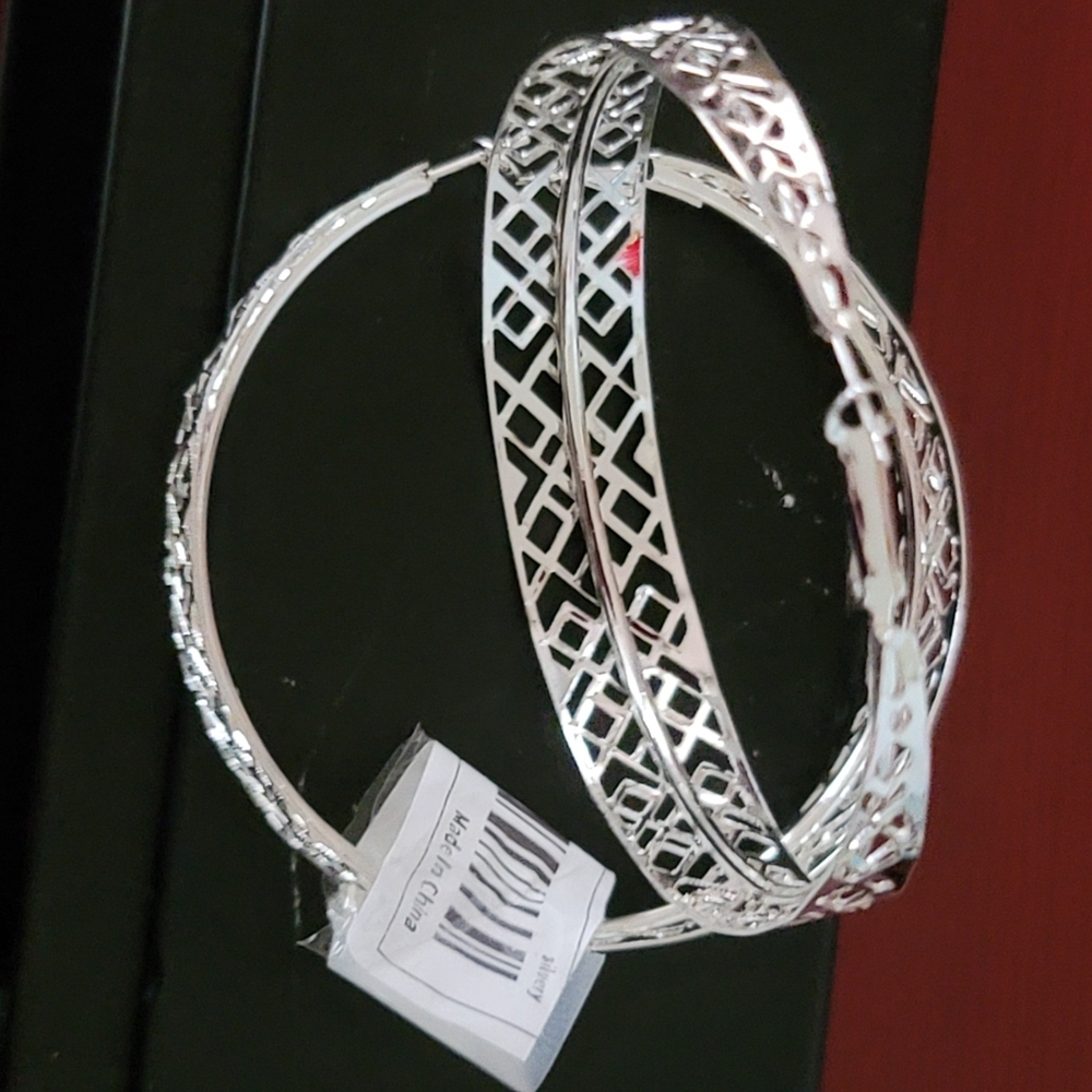 HOOP EARRINGS - Picture 6 of 12
